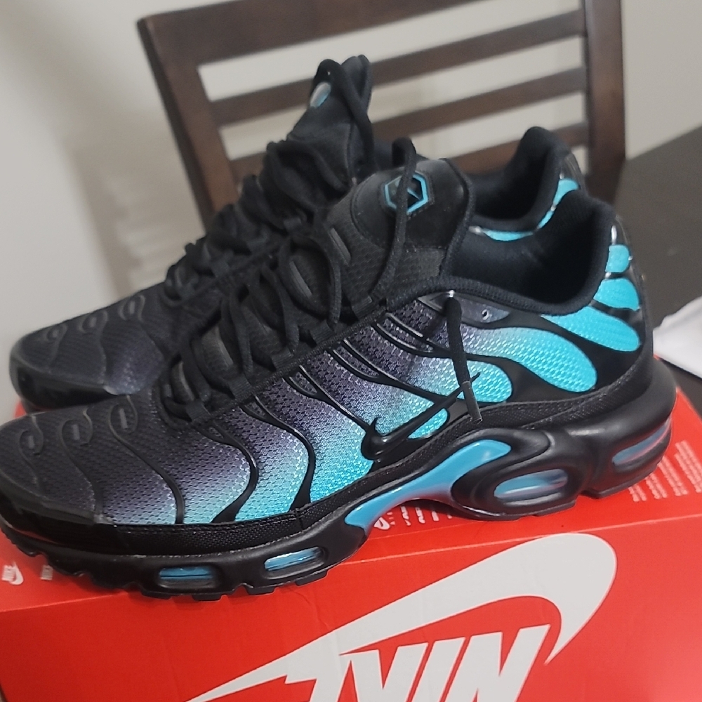 Nike Air Max Black and Blue Athletic Shoes